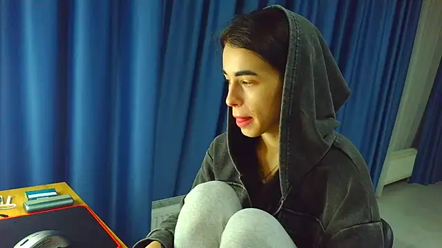 Vlada Elfie online show from March 14, 9:05 pm