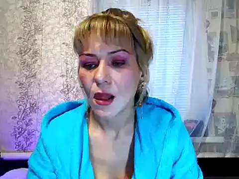 MissKryss online show from February 7, 1:15 pm