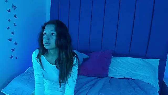 Clarita Hill online show from January 6, 8:56 pm