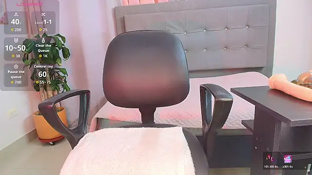 saray reesee online show from February 14, 8:22 pm