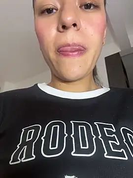 TaylorrHill online show from June 5, 5:08 pm