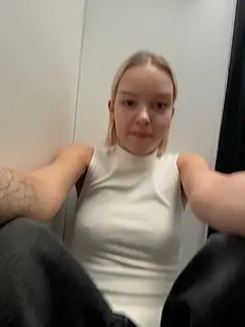 AshleyMur online show from February 13, 5:09 am