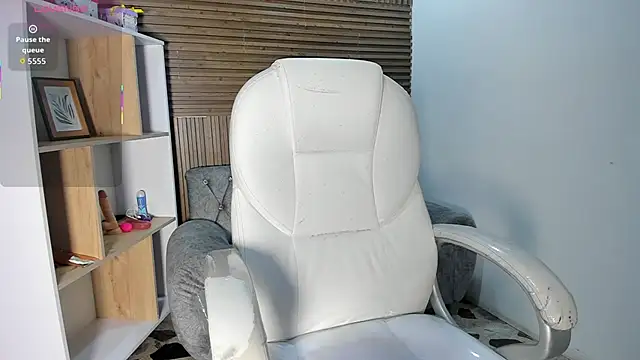 KateLowe  online show from January 16, 6:31 am