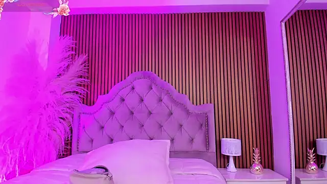 Violett hott  online show from March 16, 12:09 pm