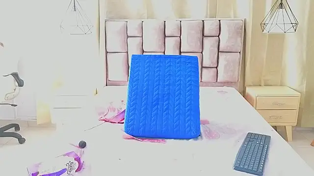 scarlettjohnson  online show from February 5, 1:14 pm