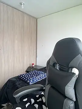 crystal dlun online show from February 6, 3:15 pm