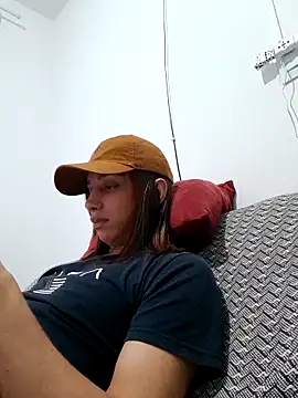 ofjuliaa online show from February 25, 4:00 am