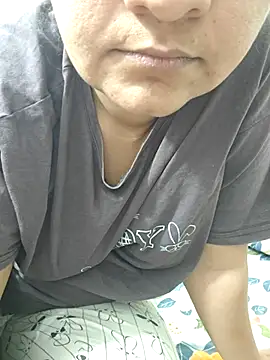 piryasharma005 online show from April 13, 7:36 pm