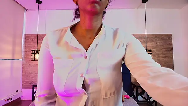 Ellie-Alves online show from June 18, 5:07 pm