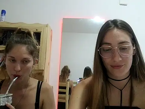 Noracherry online show from February 15, 9:25 pm