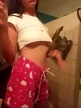 Chiquitoperopeligroso4 online show from March 15, 5:20 am