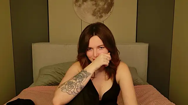 Karina Thorn online show from February 18, 9:25 pm