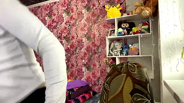 TraciBallena online show from February 9, 7:10 am