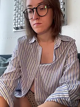 Persephone Kore online show from July 14, 9:57 am