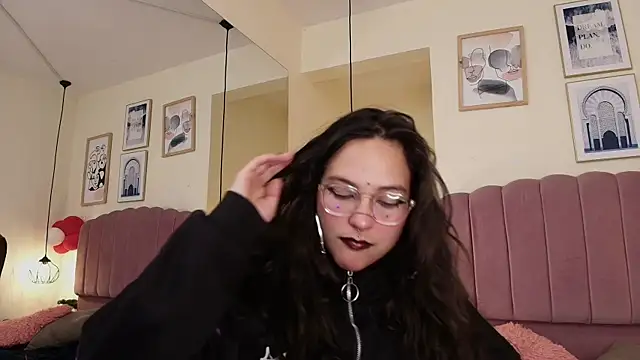 Hanabie  online show from April 14, 3:17 am