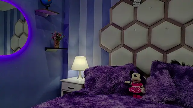 yvi taylor online show from April 20, 12:08 pm