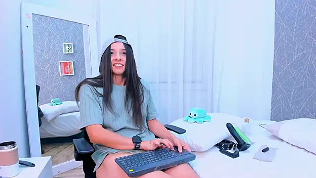 ViictoriiaSaenz online show from March 25, 5:00 am