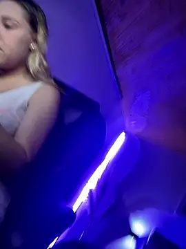 Hillary Well online show from January 9, 2:16 am