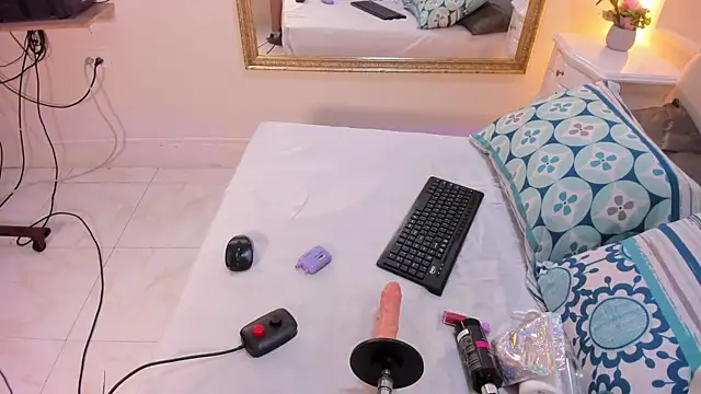 Miaaffox online show from February 10, 7:50 pm