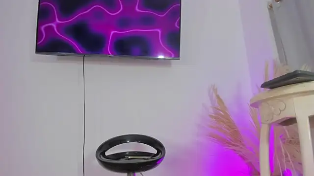 Angelasantini0 online show from April 9, 9:15 am