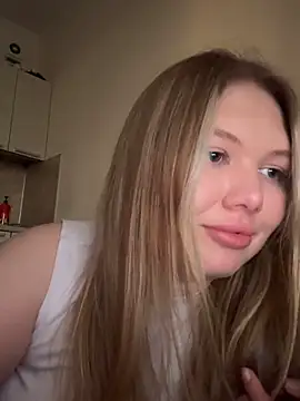 cutiejulie  online show from February 23, 3:00 pm