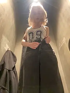 aka Blonde online show from April 19, 7:08 am