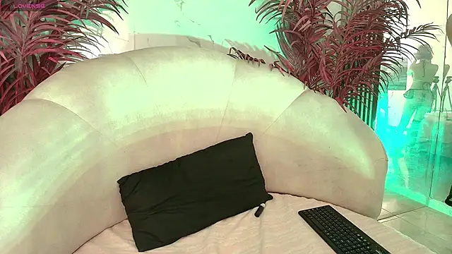 LaxiZoe online show from February 5, 10:13 pm