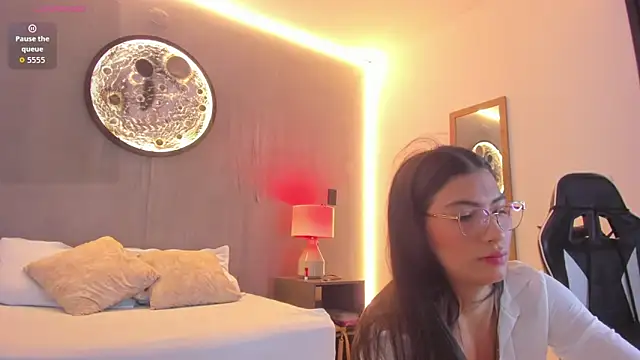 iraide villan online show from February 21, 7:25 pm