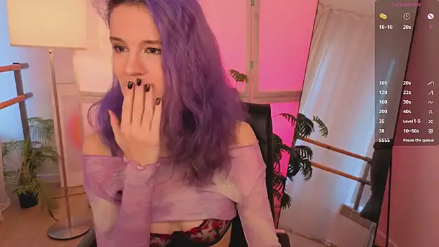 AuraLaunni online show from February 15, 7:11 am