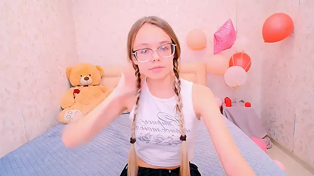 LolliStrawberry online show from February 25, 7:40 am