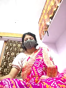 Priyaji7575 online show from February 4, 7:00 am