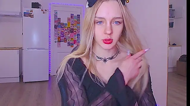 sailormoon666  online show from February 6, 1:31 am