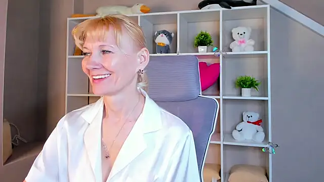 Julie Lucas online show from April 7, 4:47 am