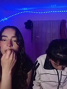 AlexxaAndRileyy online show from June 6, 7:42 pm