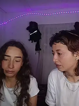 AlexxaAndRileyy online show from June 26, 5:36 pm