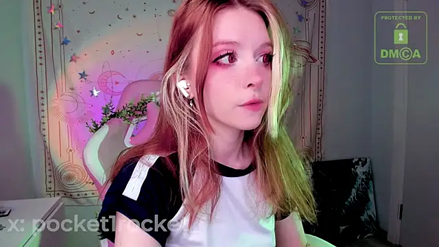 Snapshot of _PocketRocket_ chatting on October 5, 12:37 am  PocketRocket  online show from October 5, 12:37 am