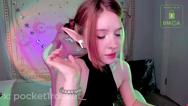 Snapshot of _PocketRocket_ chatting on October 22, 9:42 pm  PocketRocket  online show from October 22, 9:42 pm