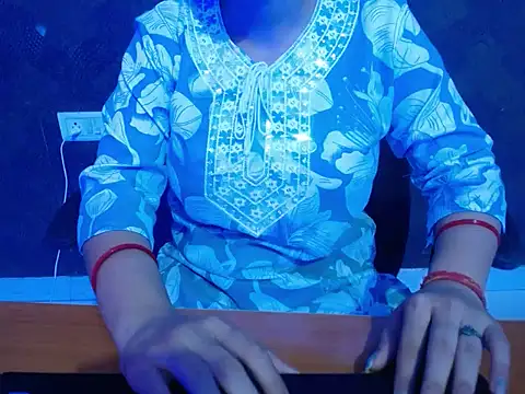 pari 04 online show from June 1, 7:43 am