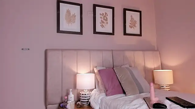 isabela  x online show from March 30, 6:07 pm