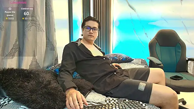 Danner Alaia online show from February 4, 7:50 pm