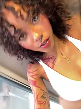 LizStorm  online show from May 6, 4:33 pm