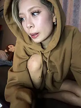 BADBITCHISAKI online show from March 10, 2:32 pm