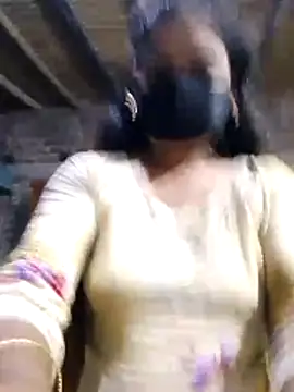 Hot Sweeti online show from April 8, 9:50 pm