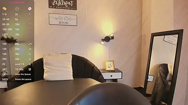 NiccolleHall online show from February 26, 1:43 pm