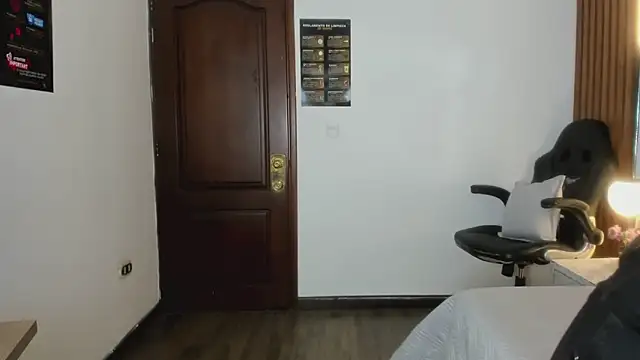 Ambarross  online show from April 17, 1:46 pm