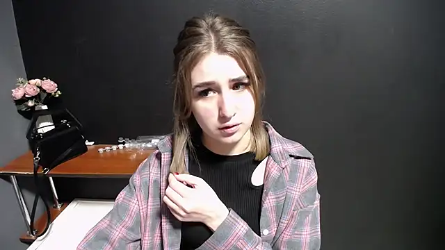 Sunny siren online show from February 6, 1:36 pm