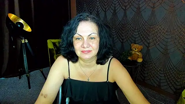 IrissMoon online show from July 3, 6:03 pm