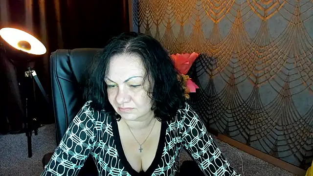IrissMoon online show from June 8, 5:41 am