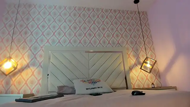 HANA RUSSO online show from April 18, 12:18 pm