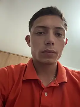 santiObrero online show from May 23, 11:47 pm